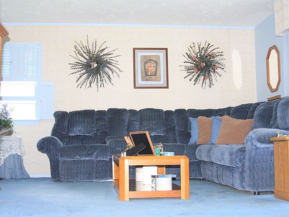 5th image of 303 Sherry Dr
