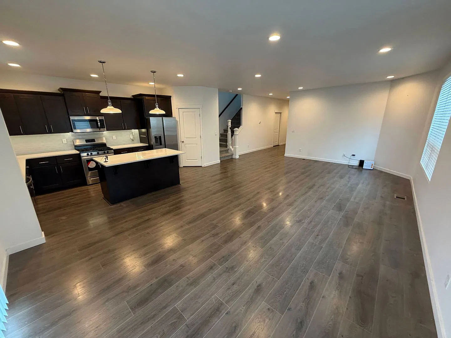 Newer Construction 4 Bedroom in SE Hills — Photo 4