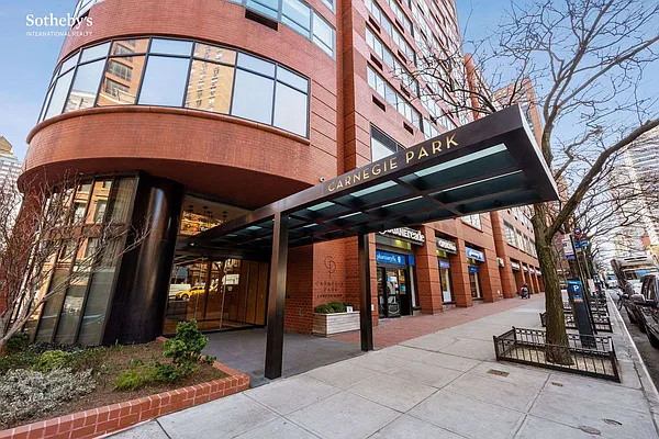 Rented by Sotheby's International Realty | media 23