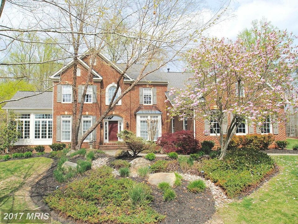 Awesome curb appeal in a cul de sac on .58 acres