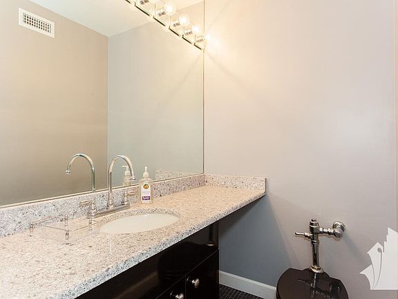 5th image of 1540 N Lake Shore Dr #17552