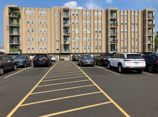 9514 Lawrence Ave APT 2105, Schiller Park, IL 60176