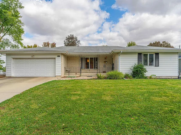 150 Half Moon St, Lincoln, IL 62656