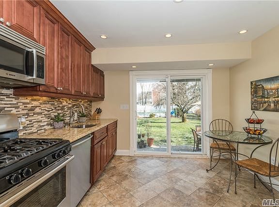 5th image of 12 Julia Ln