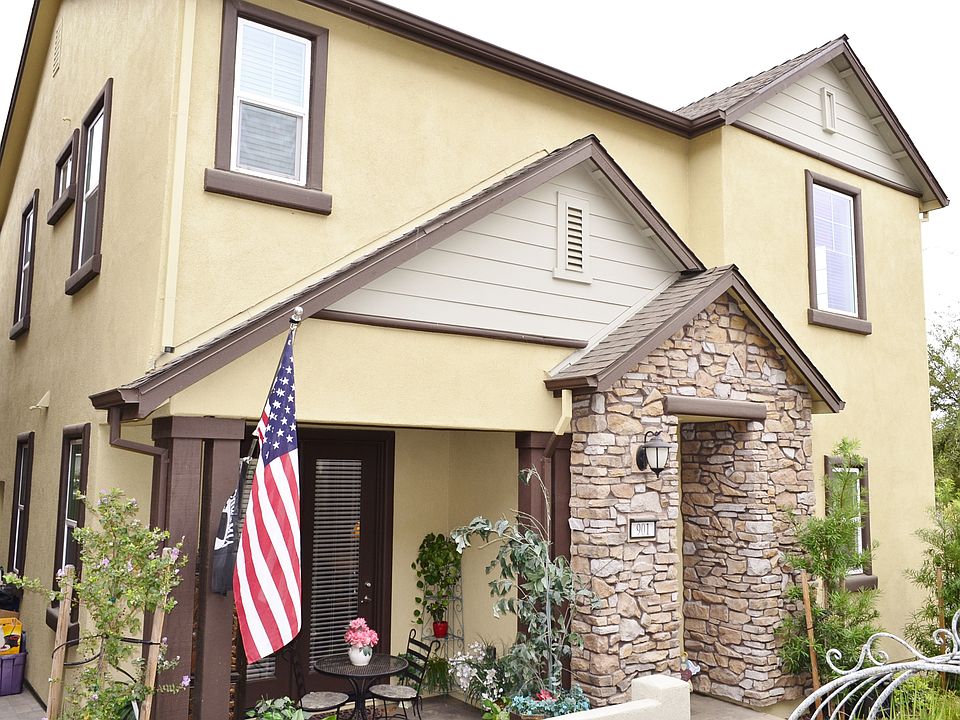 1st image of 901 Lyon Pl