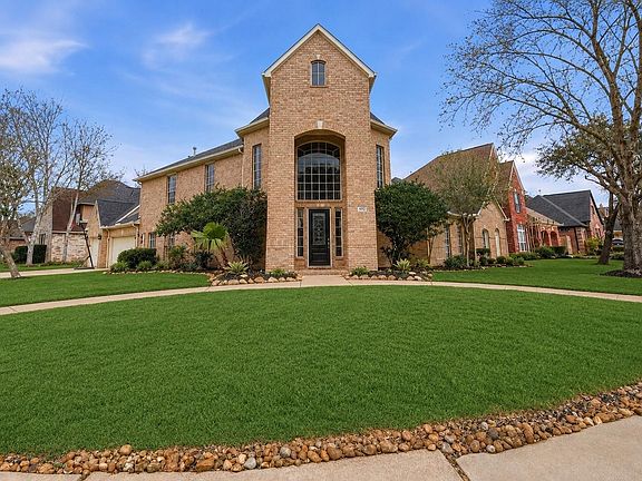 3rd image of 1711 Forestlake Dr