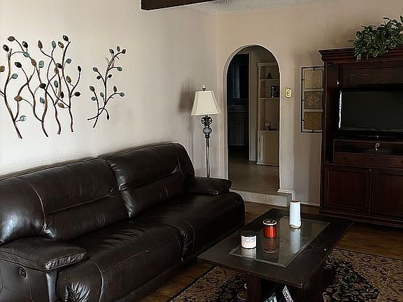 3rd image of 417 Dixon Dr