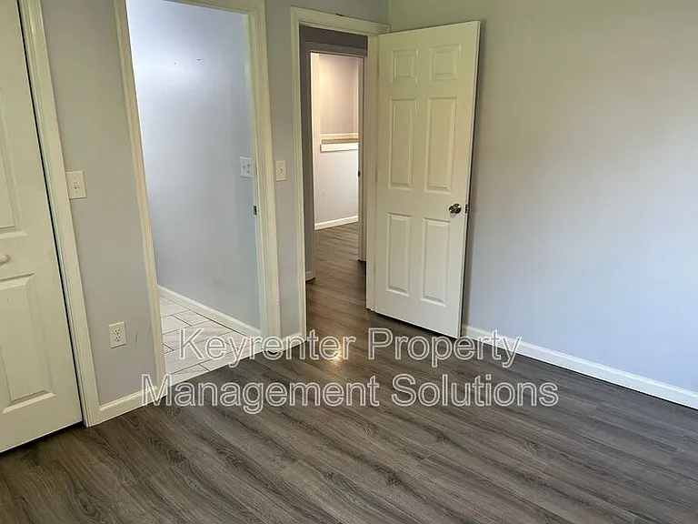 421 N Charlotte Ave — Photo 18
