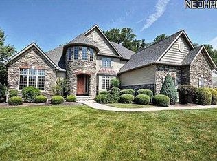 2368 Pine Valley Dr, Willoughby Hills, OH 44094