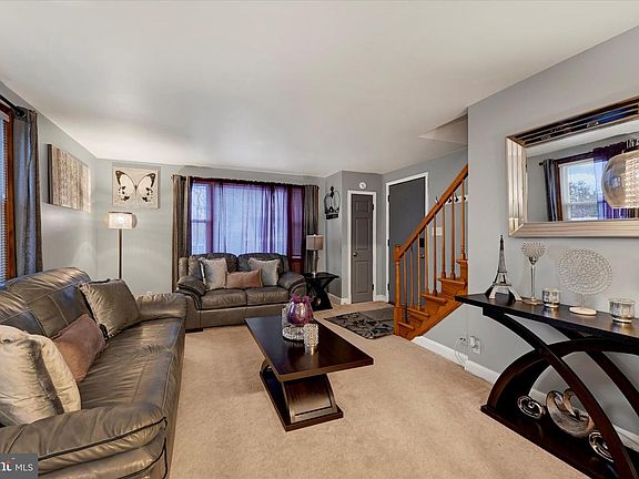 4th image of 1813 Hanford Rd