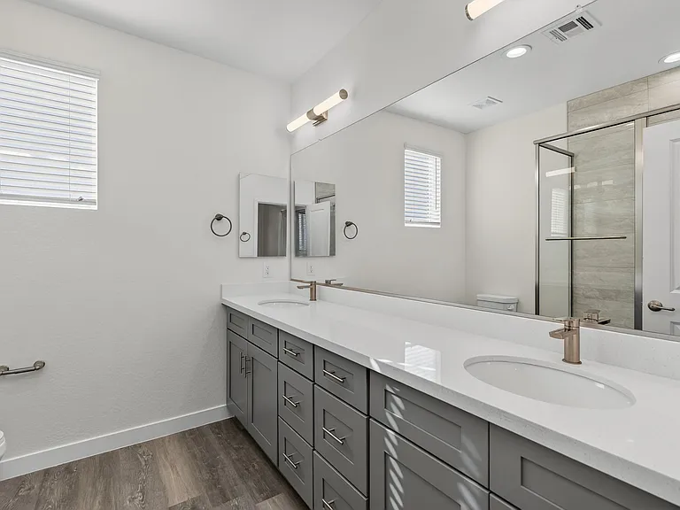 8210 S 9th Pl — Photo 15