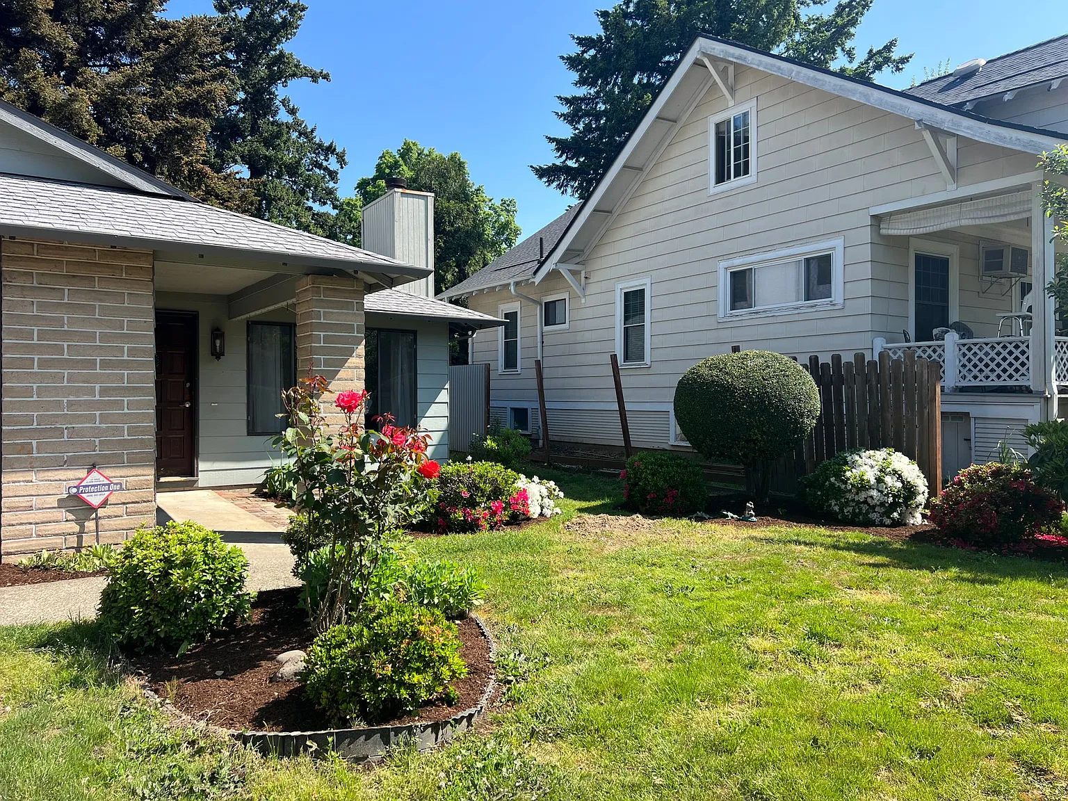 Eastmoreland/Johnson Creek - Recently Updated 3 Bedroom, Two Bathroom Ranch Style Home - Landscap... — Photo 3