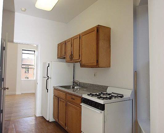 4th image of 646 9th Avenue 5fn