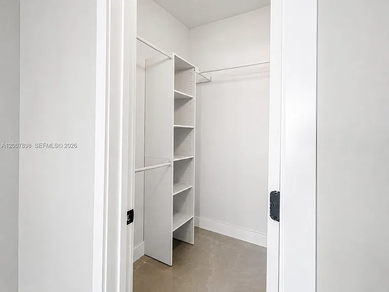 14124 Kendale Lakes Cir #14124 — Photo 32