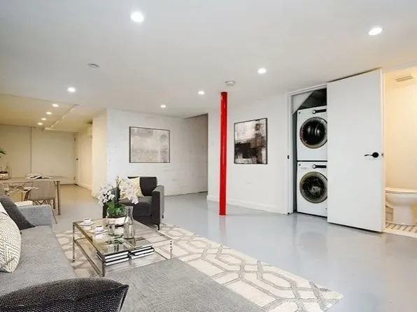 1821 Putnam Avenue image 11 of 12