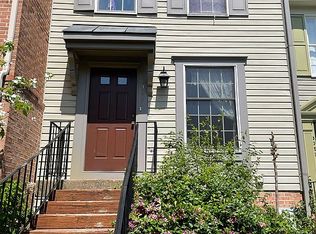 5023 9th St S, Arlington, VA 22204