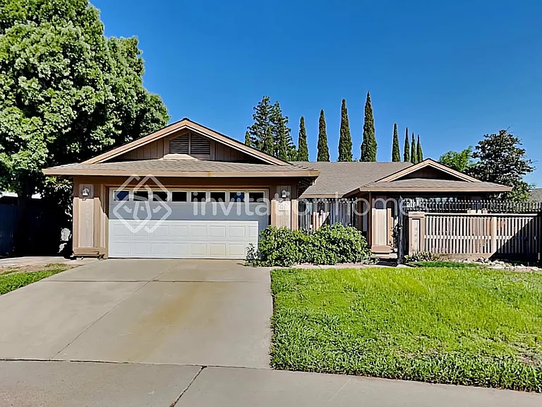 8111 Darien Cir — Photo 1