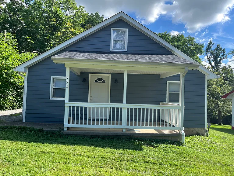 771 E Maple St — Photo 1