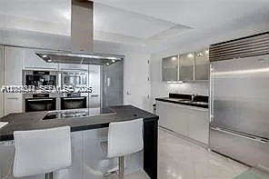 Trump Royale Condo — Photo 4