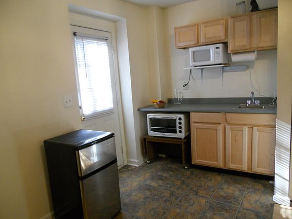 3rd image of 18 Juliana Cir W