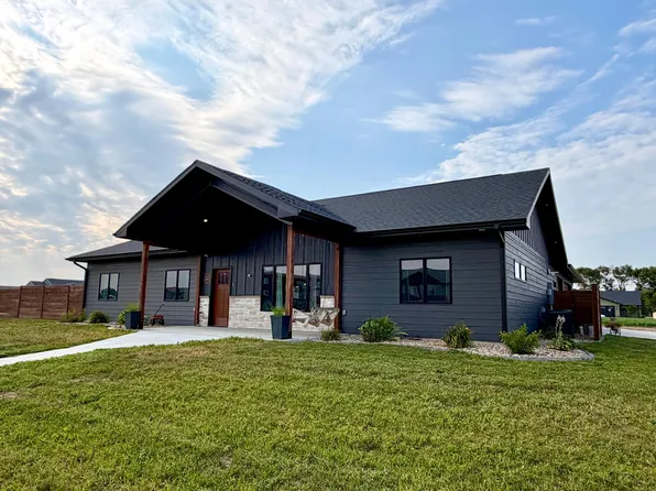 2227 Firehouse Dr, Huron, SD 57350