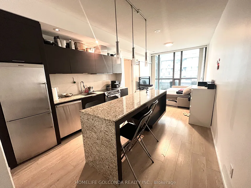 8 Charlotte St #511