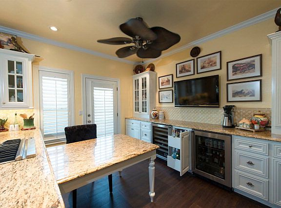 4th image of 2501 Encina Dr