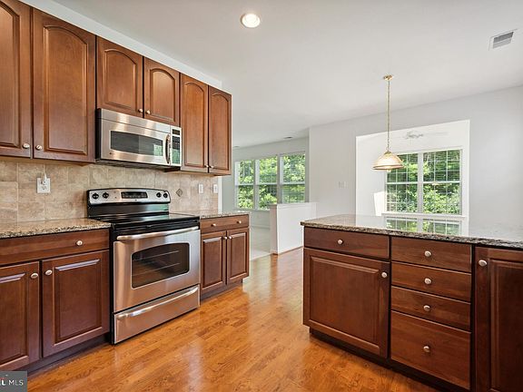 4th image of 1662 Hance Ln