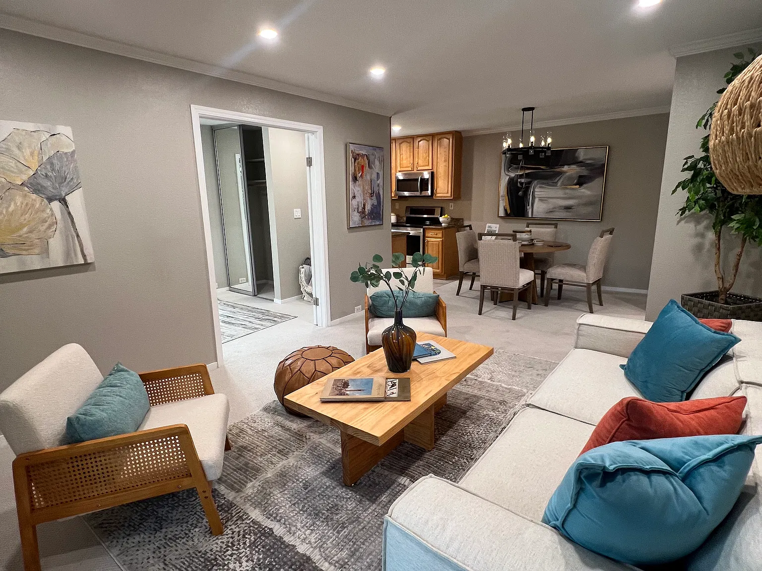 2 bed, 790 sqft, $2,595 — Photo 3