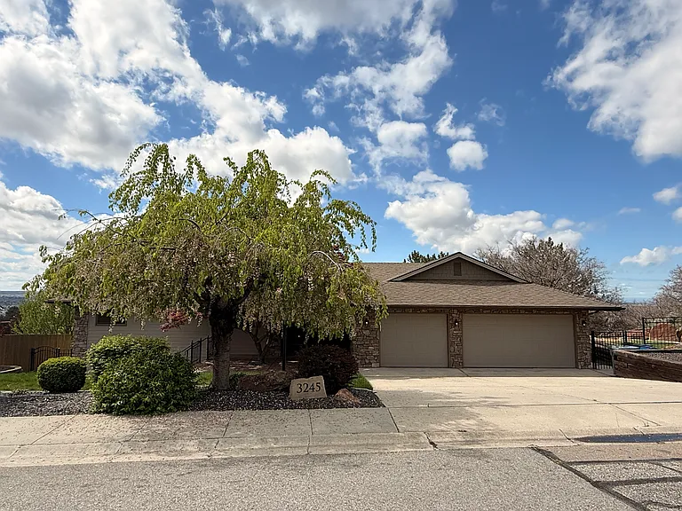 3245 E Boulder Heights Dr — Photo 1