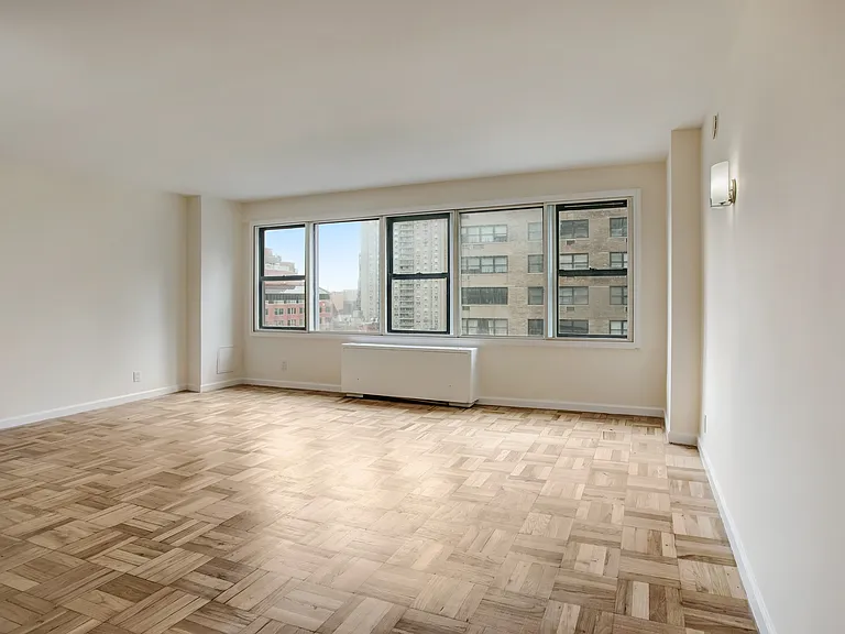 355 E 72nd St #4D — Photo 2