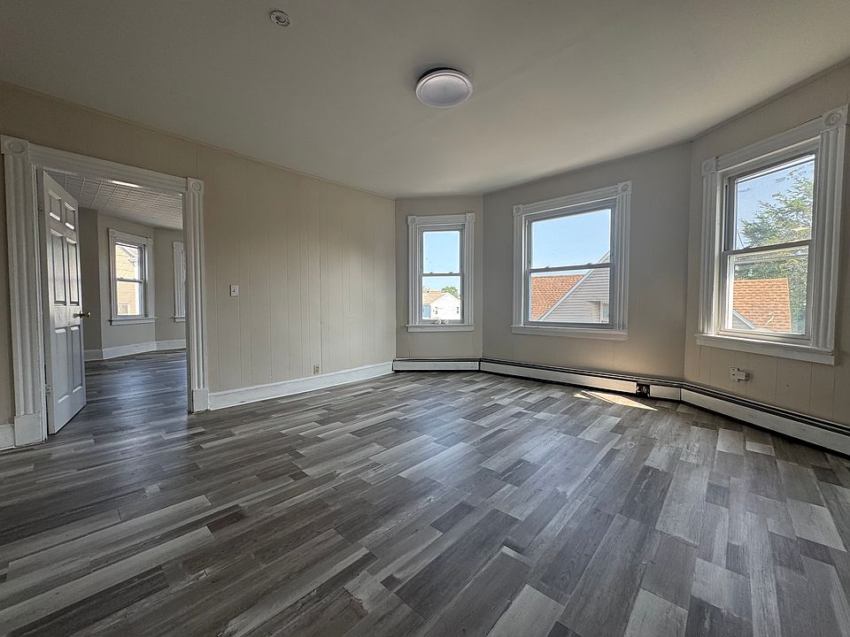 1st image of 221 Willow St #3C