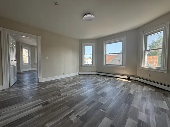 221 Willow St, Waterbury, CT