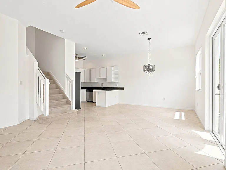 1224 NE 18th Ave #1 — Photo 7