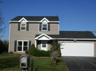 908 Debden Dr, Island Lake, IL 60042