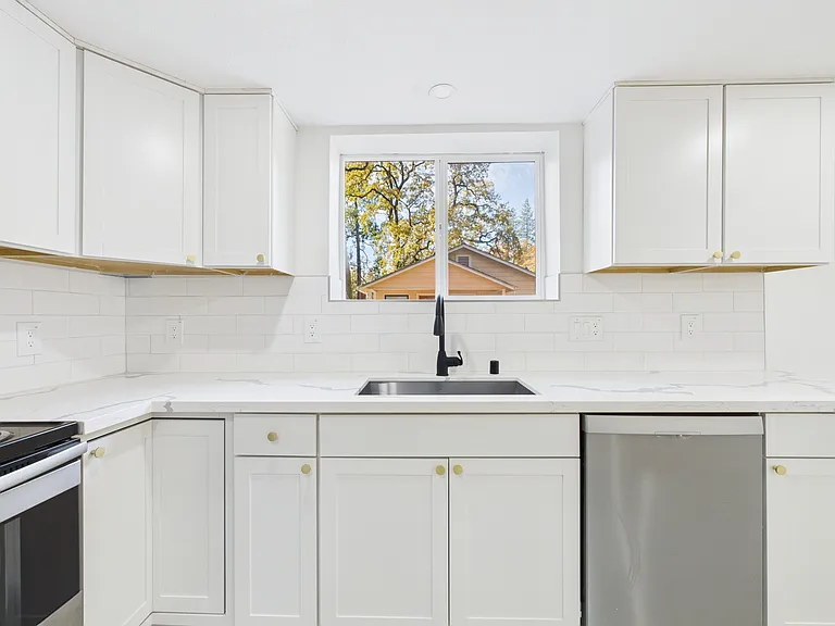 2849 Coloma St #B — Photo 8