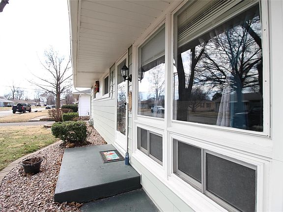 3rd image of 2937 Wayne Ave