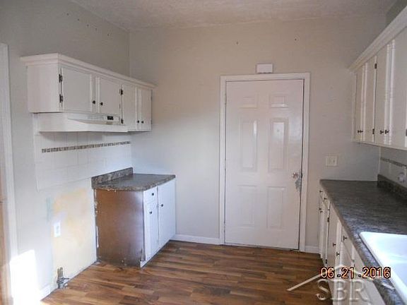 3rd image of 411 W Thomas St