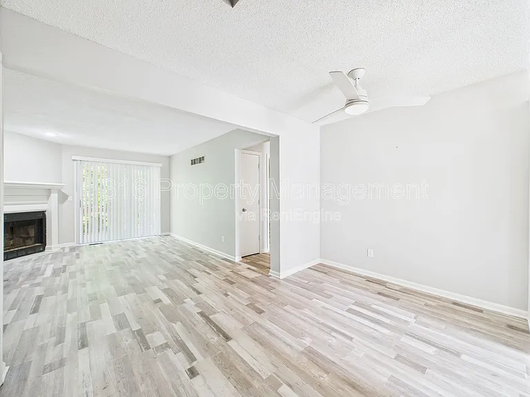7941 NW 79th Pl — Photo 2