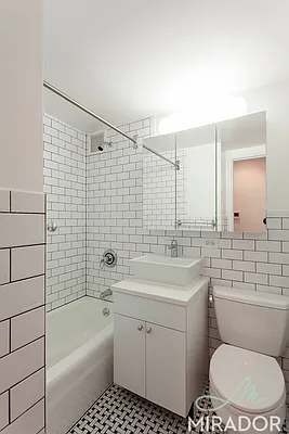 Rented by Mirador Real Estate | media 4