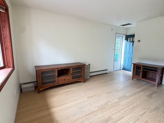 Living room (furniture will be removed)