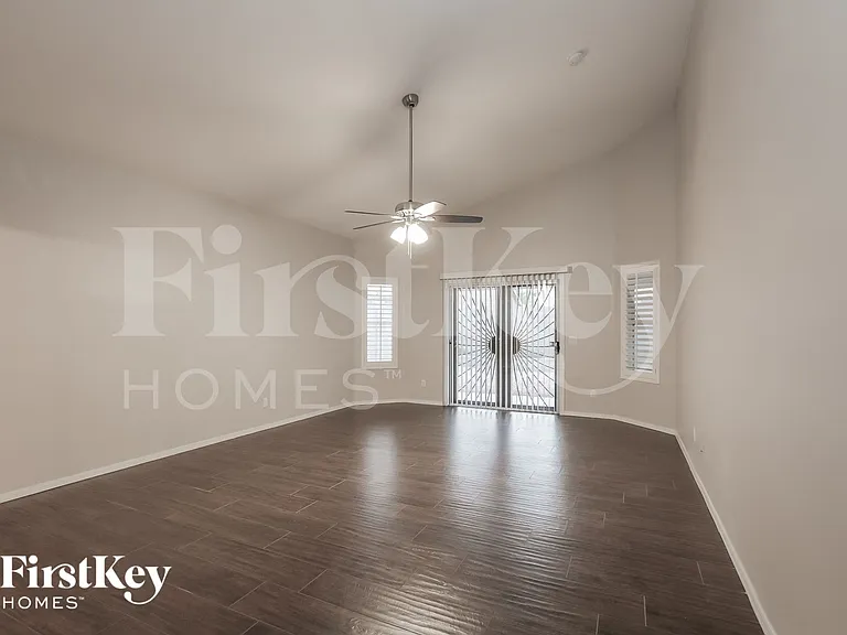 1027 W Samantha Way — Photo 6