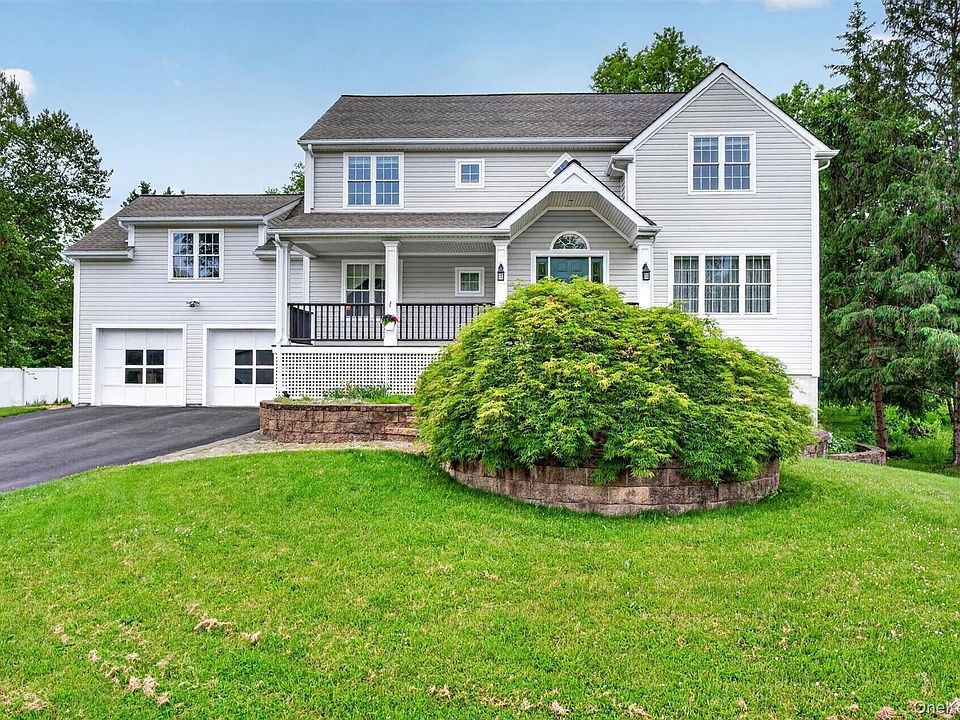 1st image of 4 Bayberry Lane
