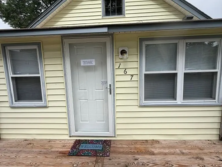 167 Brockwell Ave — Photo 3