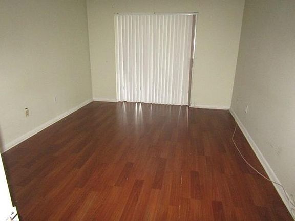 5th image of 331 NW 76th Ave APT 204
