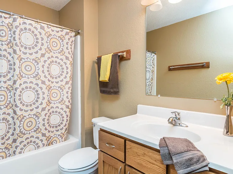 Campus View Apartments — Photo 19