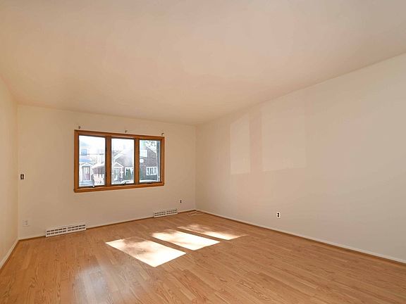 5th image of 405 Cromwell Ave