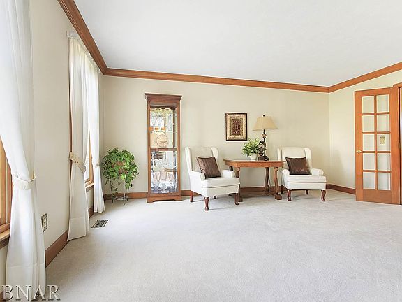 4th image of 2 Ravenwood Cir