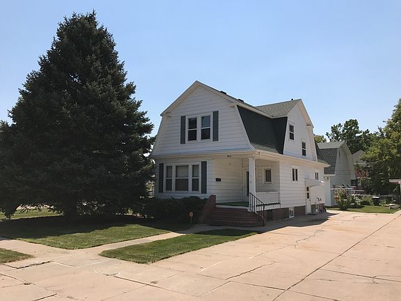 5th image of 904 W 6th St