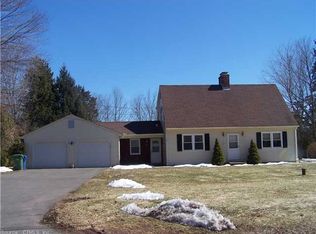 68 Willowbrook Rd, Cromwell, CT 06416